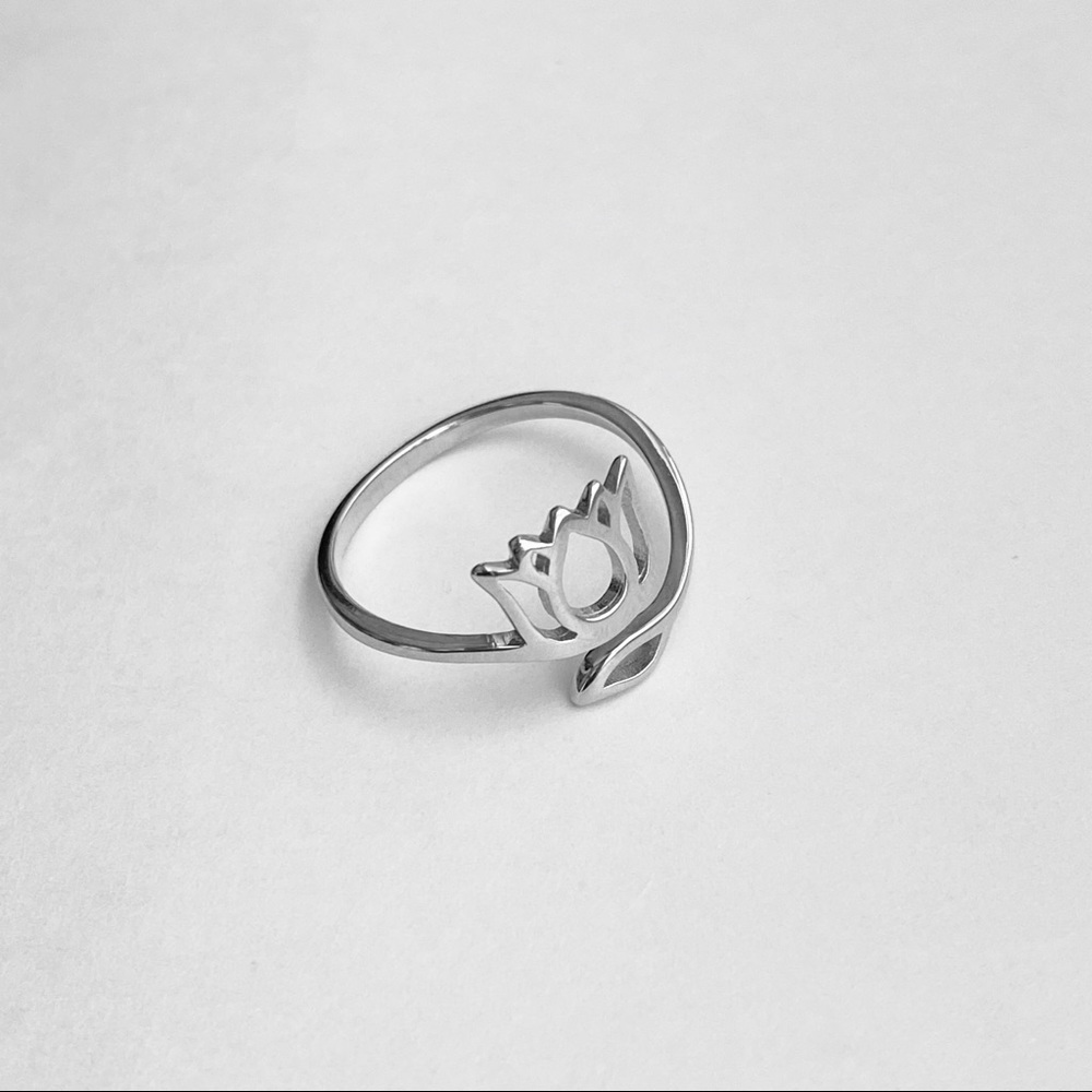 Sterling Silver Wraparound Lotus Ring, Boho Ring - Picture 9 of 15